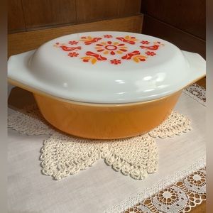 Pyrex Friendship Orange and White 1.5 qt Casserole